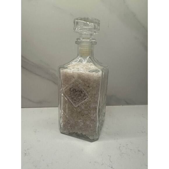 La Soie Touch of Rose Shimmer Bath Salt - Picture 2 of 4